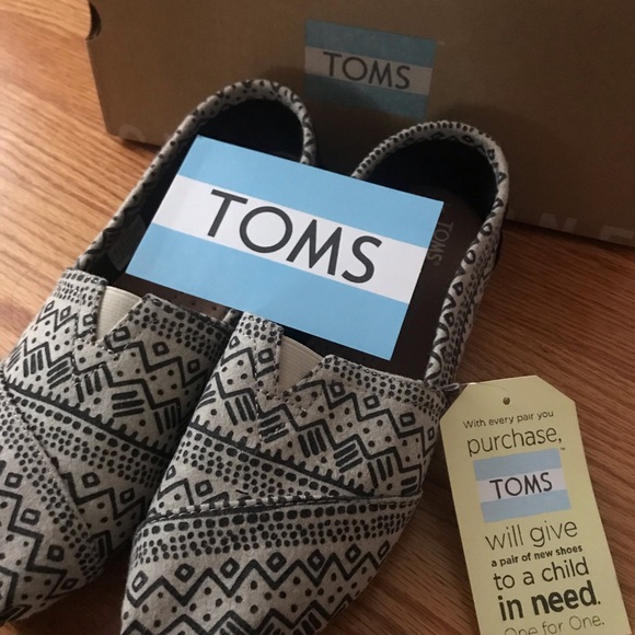 Brand new in box - Toms women’s print shoes - Picture 1 of 4